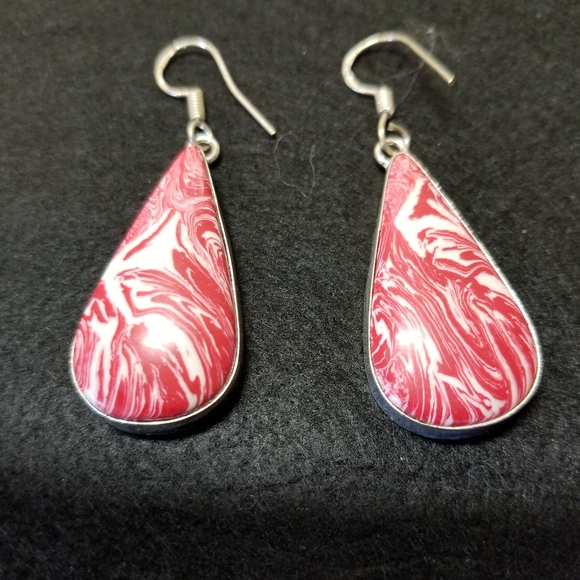 ENTICING EARRINGS NWOT - Picture 3 of 4